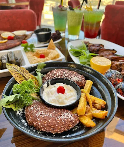 پلاتر غذا با نوشیدنی